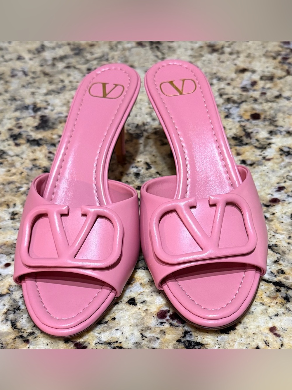 NWOT Valentino Garavani VLogo Signature Leather Mules Pink Kitten Heels 37 US 7